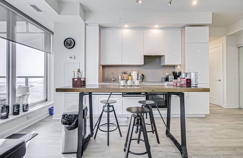 St. Lawrence Condo | Waterfront View 1BR & WFH in Luxury Building High Floor with Breathtaking Views