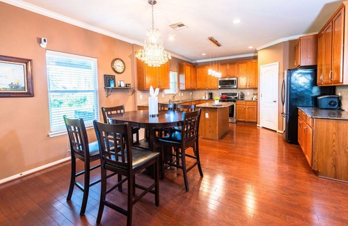 Katy House | WaterFront View 2Br 1.5Ba Home