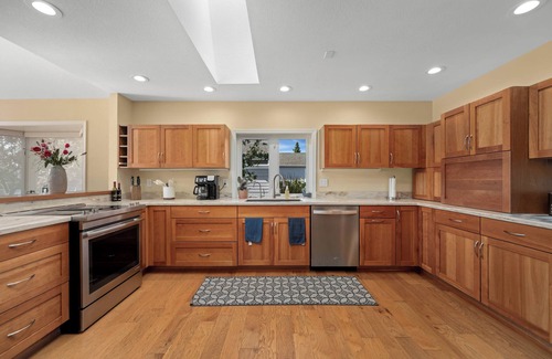 La Conner House | Waterfront View Retreat on Swinomish Channel – 2BR + Den - 30 Day Stay Min