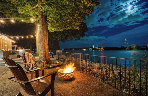Jeffersonville House | Waterfront|Views|Newspaper featured|Theater|Hot Tub|Pets|Sauna|Luxe Amenities