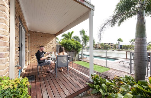 Mooloolaba Apartment | Waterfront Villa 1 - Pet Friendly Courtyard - save 10% on 7night bookings