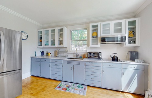 Camden House | Waterfront & walkable triplex - harbor views, AC, dog-friendly