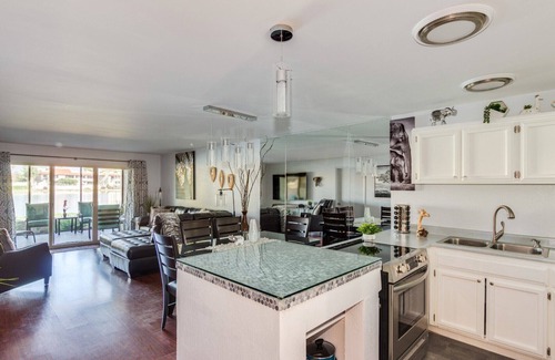 Desert Shores Condo | Waterfront with 2 KING Beds and full-size bunks