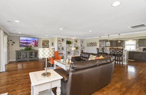 Colonial Beach House | Waterfront with spectacular view, close to restaurants and bars