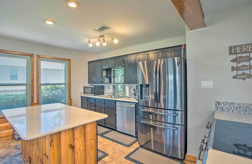 Yantis House | Waterfront Yantis Retreat w/Deck & Zipline!