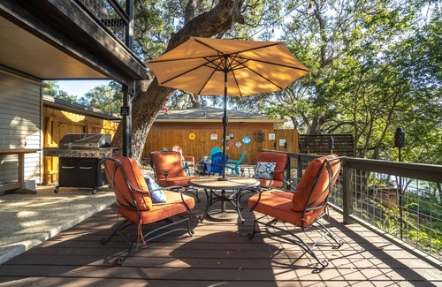 Seguin House | Waterhouse- 4 Bed, 3 bath, SUP, Kayak, Ping pong, Decks galore