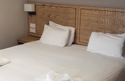 Cullompton Hotel | Waterloo Cross, Devon by Marston's Inns