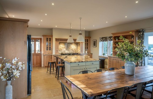 Richmond Cottage | Waterloo Lodge - a house that sleeps 12 guests in 6 bedrooms