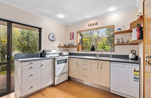 Collingwood House | Waters Edge Golden Bay