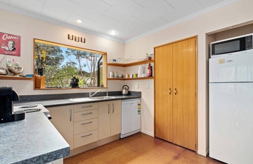 Collingwood House | Waters Edge Golden Bay