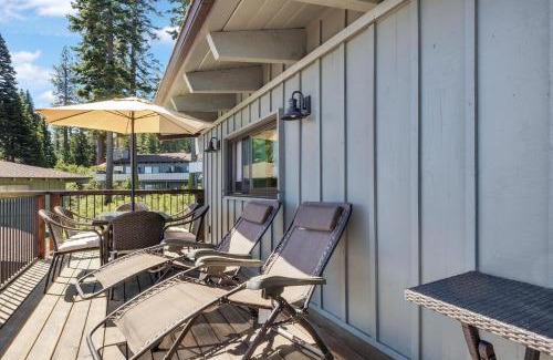 Tahoma House | Waters Edge Jewel with Lake Views - HOA Access