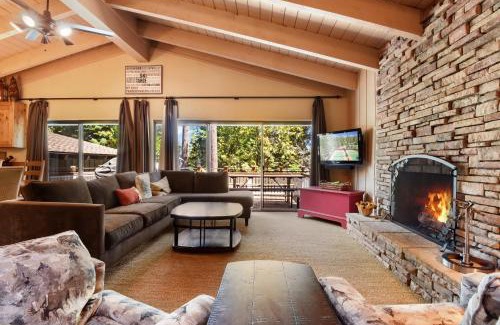 Tahoma House | Waters Edge Oasis - Shared Pool & Pier Access
