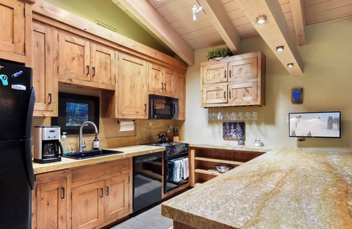 Tahoma Condo | Waters Edge Oasis | Shared Pool & Pier Access