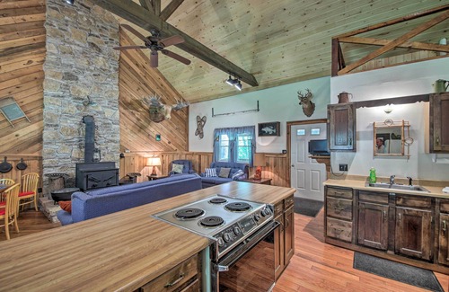 Taswell Cabin | Waters Edge Retreat w/Deck on Patoka Lake!