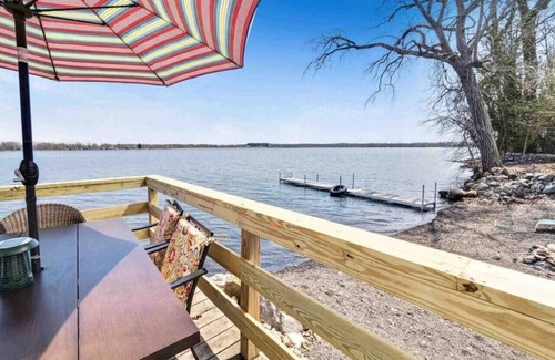 North Hero Cottage | Waters Edge! Right on the Lake.