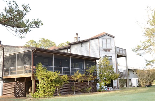 Deep Hole House | Waters Edge - Waterfront Vacation Home on Chincoteague Island Virginia