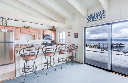 Tahoma Condo | Waters Edge Vista | HOA Pool & Pier Access