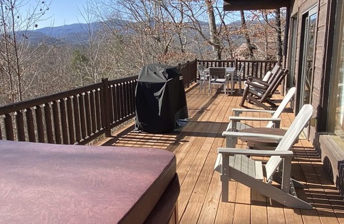 Bryson City Cabin | Watershed 7 - Ideal for Couples' Retreat or Family Gathering