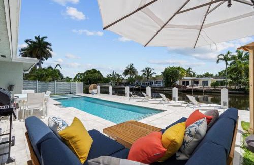 Fort Lauderdale House | Waterside Getaway - Fishing Pool Tabe Jacuzzi