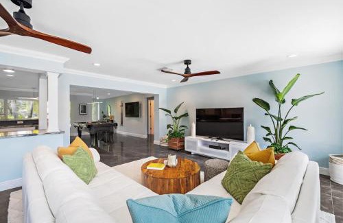 Fort Lauderdale House | Waterside Getaway - Fishing Pool Tabe Jacuzzi