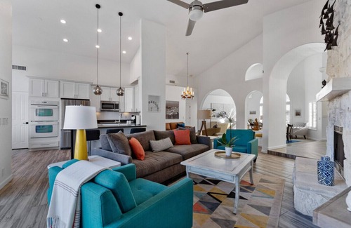 Arrowhead Lakes House | Waterside Lakefront Luxury