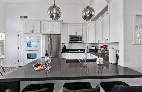 Arrowhead Lakes House | Waterside Lakefront Luxury
