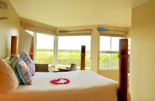 Moss Landing Hotel | WaterVeiw - 2-person Shower - Fireplace