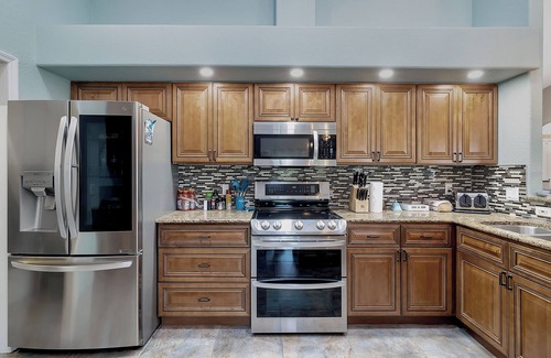 Pine Valley House | Waterview & Pool Estate Sleeps up to 10