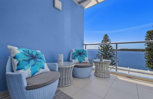 The Entrance Apartment | Waterviews galore - Penthouse with private roof top jacuzzi