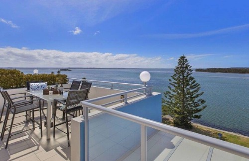 The Entrance Apartment | Waterviews galore - Penthouse with private roof top jacuzzi