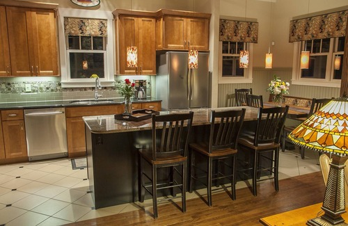 Bryson City Cabin | "Watia Creekside" Luxury/Hot Tub/2 FP's-Lake/Wi-Fi