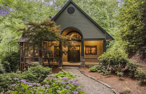Bryson City Cabin | "Watia Creekside" Luxury/Hot Tub/2 FP's-Lake/Wi-Fi