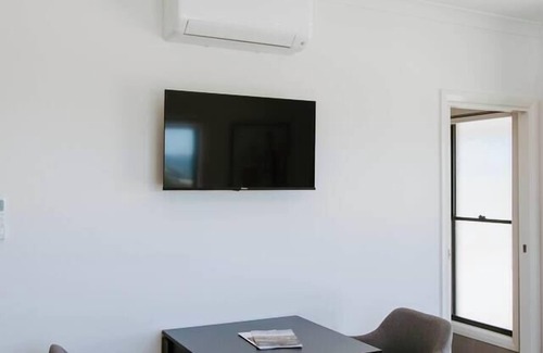 Central Mudgee House | Wattle and Gum Suite A Stylish Boutique style Stay