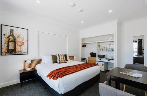 Central Mudgee House | Wattle and Gum Suite A Stylish Boutique style Stay