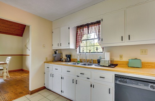 Spring City House | Watts Bar Lake House: Boat & Fish On-Site!