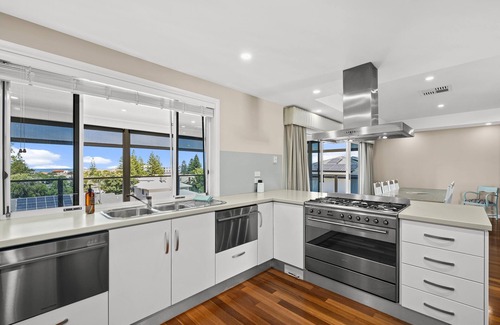 Moana House | Wauwa-ana ~ Moana - Sumptuous Holiday Abode in the Heart of Moana