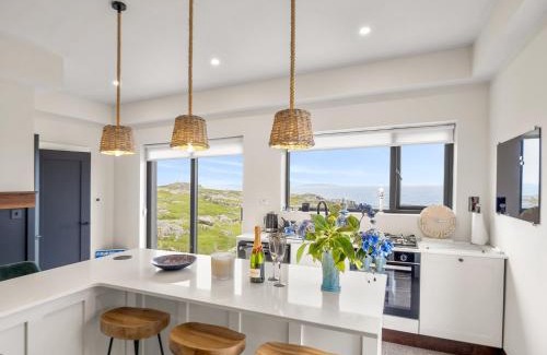 Roundstone Ski Chalet | Wave Watcher