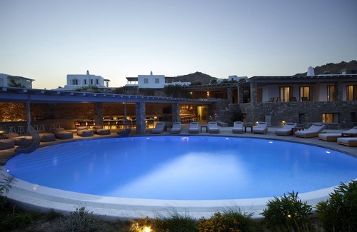 Xilokeratidi House | Wave18 Spacious,Luxurious,Contemporary,3 swimming pools,Gym,Spa,Sea View.