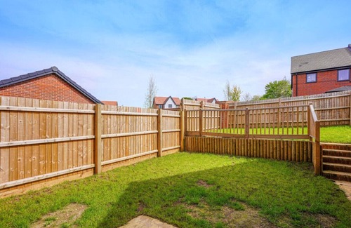 Wavendon House | Wavendon House - Free Parking & WiFi - Sleeps 6