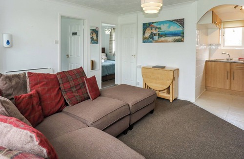 Hopton Ski Chalet | WAVENEY VIEW, pet friendly, with a garden in Burgh Castle
