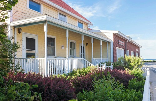 Block Island Apartment | Waverly Suite 1 on the Beach