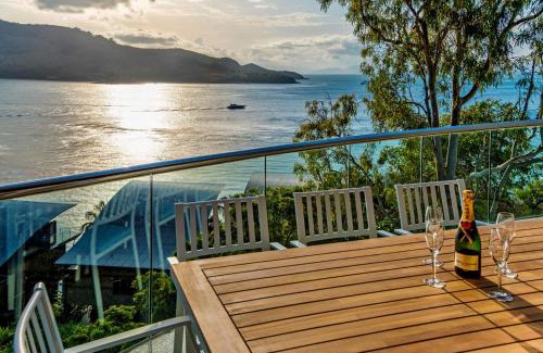 Hamilton Island House | Waves 5 Luxury 3 Bedroom Breathtaking Ocean Views Central Location