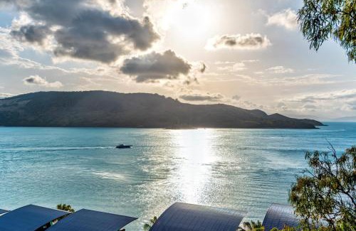 Hamilton Island House | Waves 5 Luxury 3 Bedroom Breathtaking Ocean Views Central Location