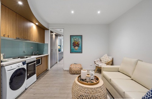 Cowes Apartment | Waves Beach frontage Studio Apartment with views in Cowes (lift access)