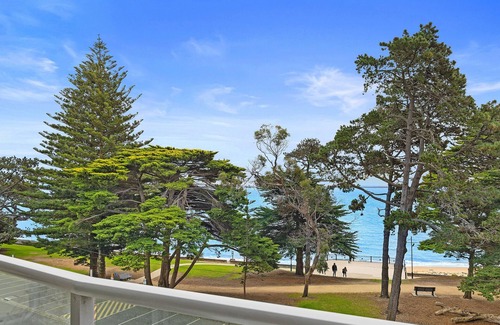 Cowes Apartment | Waves Beach frontage Studio Apartment with views in Cowes (lift access)