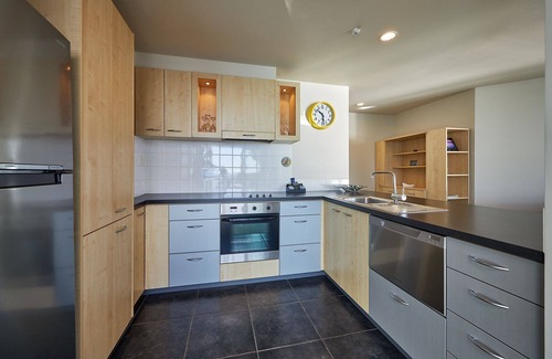 Kaikoura Cottage | Waves on Esplanade - Kaikoura Waterfront Apartment