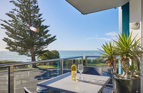 Kaikoura Cottage | Waves on Esplanade - Kaikoura Waterfront Apartment