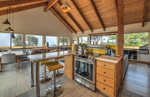 Sea Ranch House | WAVESIDE Whitewater views, waves and ocean views from every window.