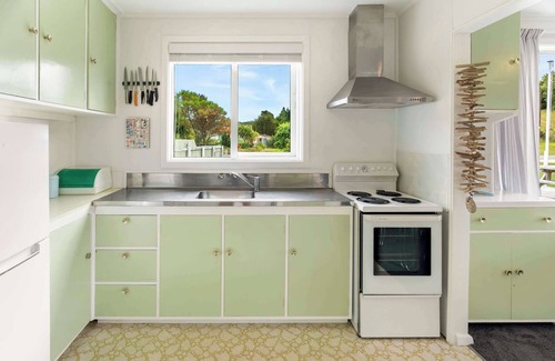 Parapara House | WaveSong Cottage - Your Escape by the Sea