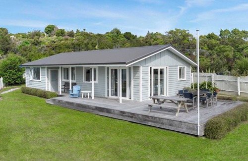 Parapara House | WaveSong Cottage - Your Escape by the Sea